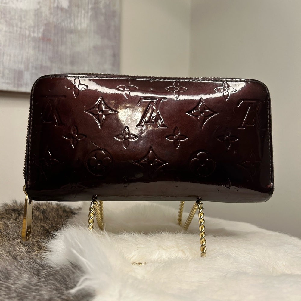 SOLD! LOUIS VUITTON WINE COLOR VERNIS ZIP WALLET!!🔥🔥🔥 - Picture 3 of 8